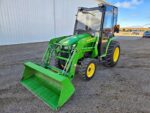 John Deere 300E (2020) Kompakter landwirtschaftlicher Traktor mit Frontlader – Bild 6
